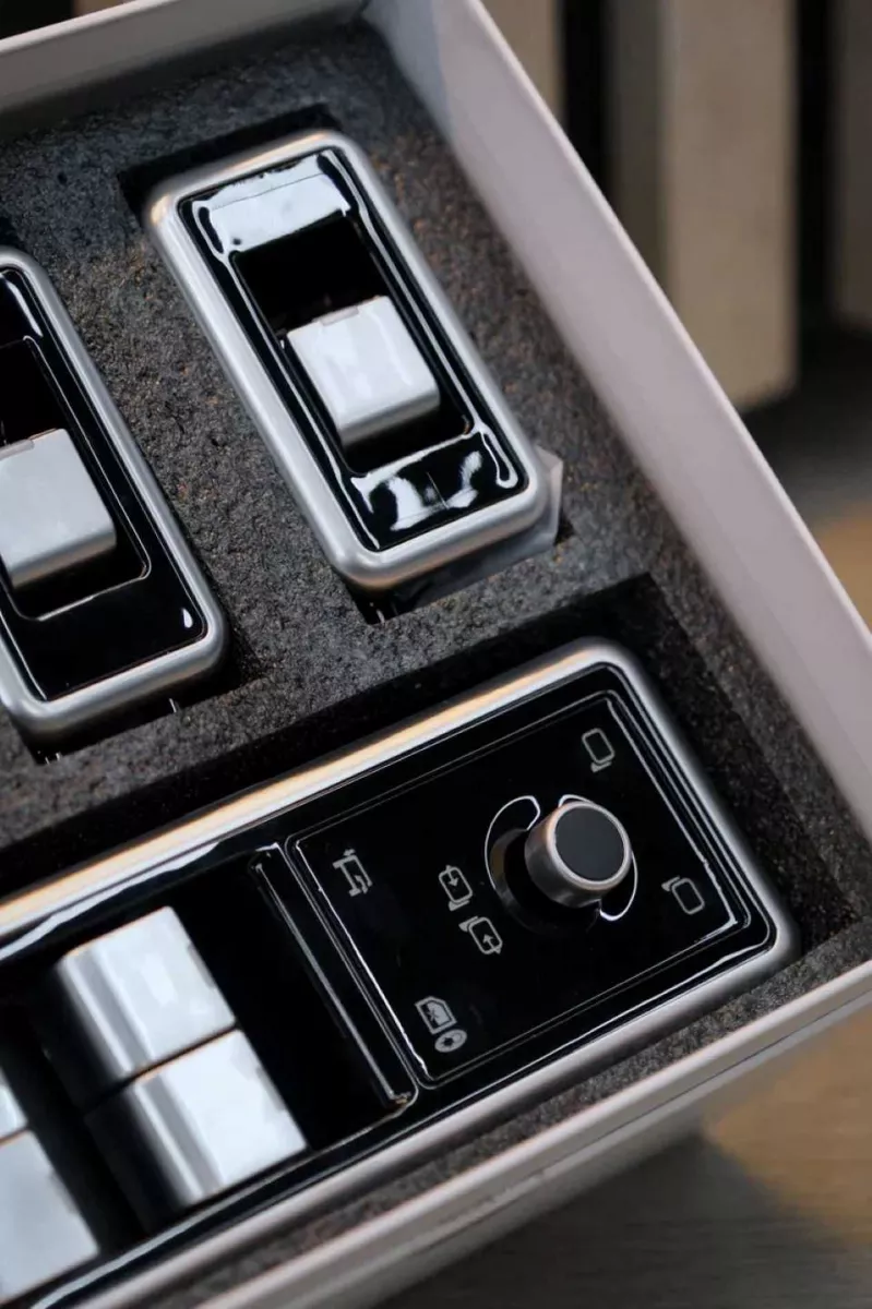 Кнопки стеклоподъемников Land Rover L405